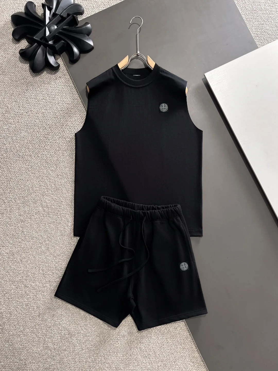 Next day shipping P460 Stone lsland/stone island high quality 2025 spring and summer new casual suit exclusively developed by yb! High quality production! Imported custom-made fabrics for foreign orders, with high breathability and comfort, impeccable details, brand element design concept, delicate and soft feel! It presents a casual cut and the upper body shape is great! On sale simultaneously on the official website! From a high-end men's positioning brand, the low-key luxury taste is irresistible! Exquisite workmanship and impeccable quality! The overall style is simple, fashionable and timeless, fully meeting the requirements of stylish and tasteful dressing! Size: S-XXL